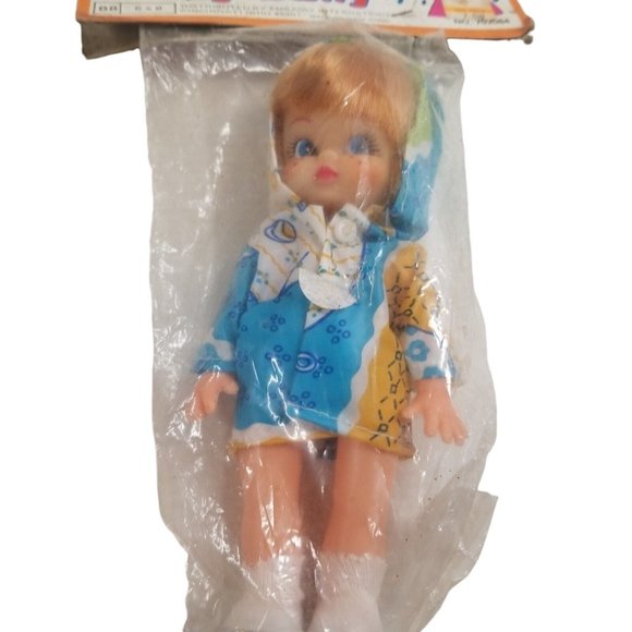 Vintage Doll Rainy Dolly in Packaging Hong Kong Vinyl Freckles Blue Eyes Retro - Picture 3 of 9